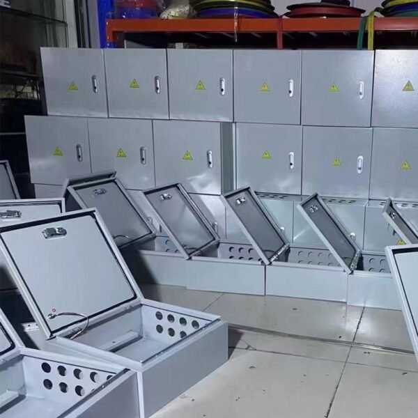 Low Voltage 12v Power Distribution Board Switchgear 100A 32A Capabilities Equipment Supplies with 240v Capability - Image 2
